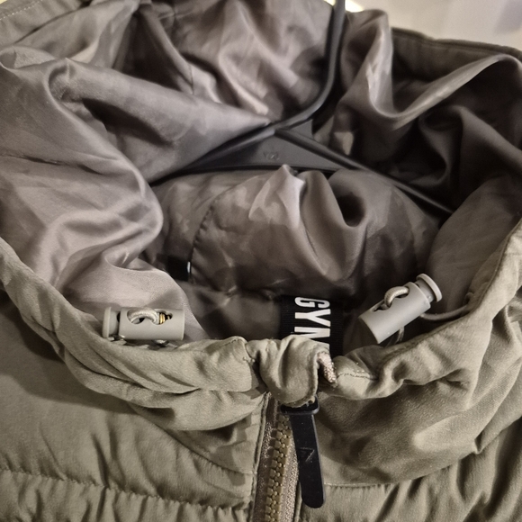 Gymshark Womens Army Green Cropped Puffer Vest XS - Picture 9 of 10